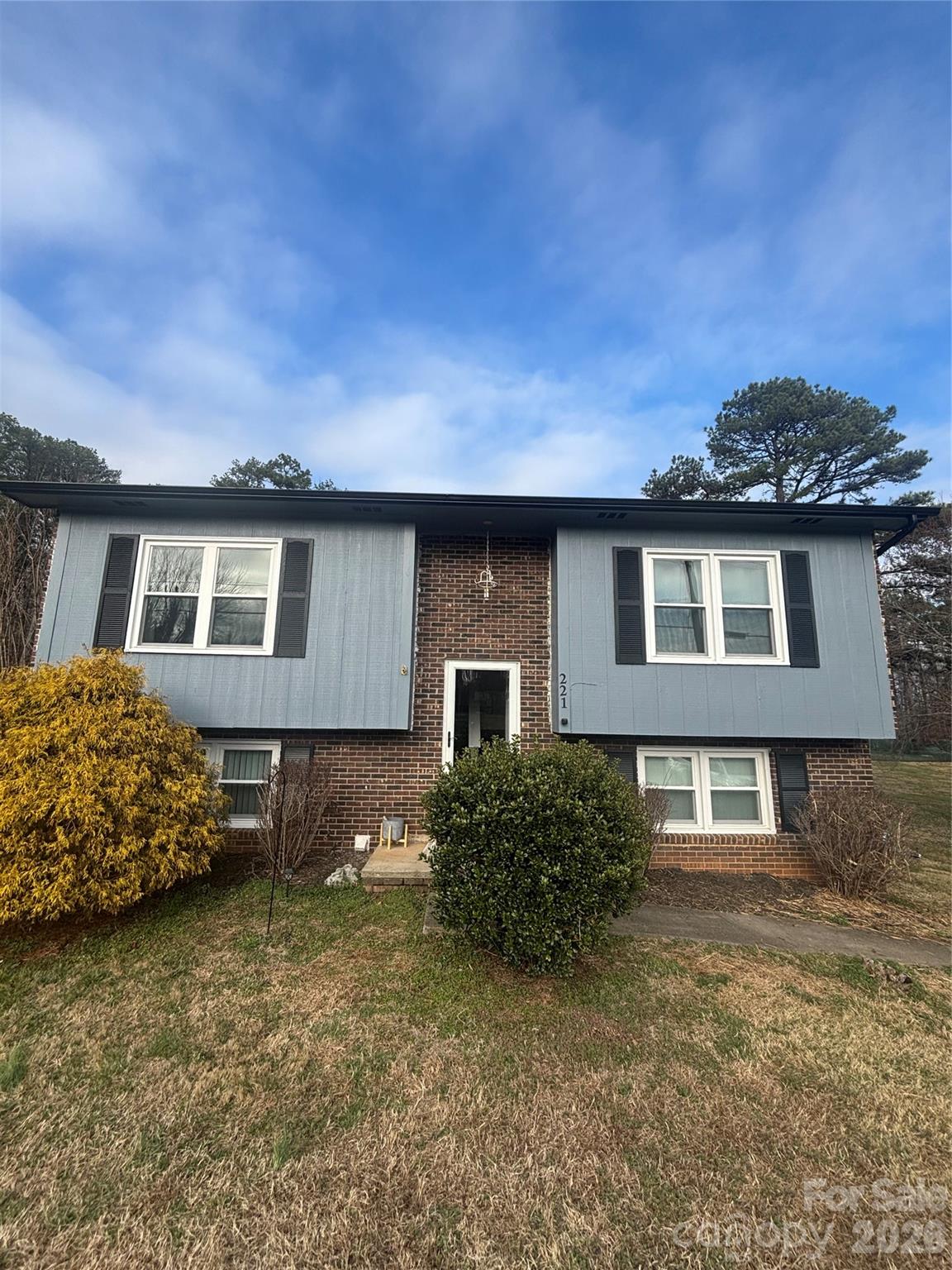 221 Valdese Drive, Morganton
