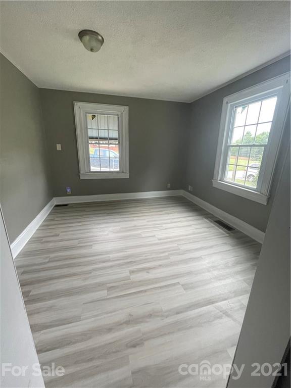 Photo 11 of 260 31st Street SW