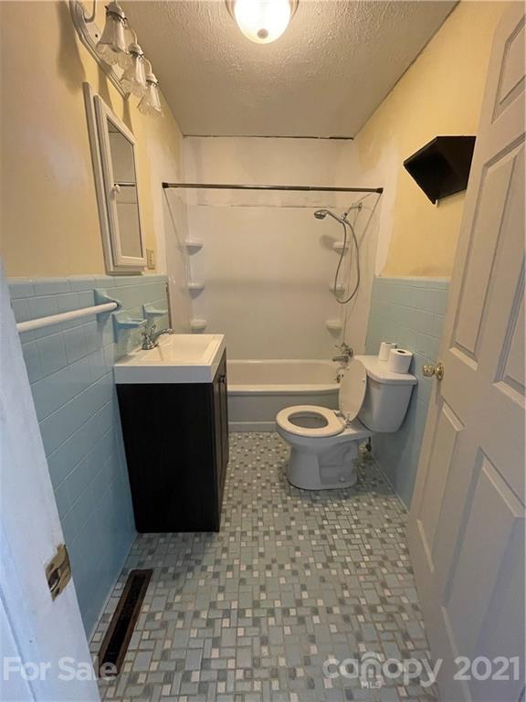Photo 15 of 260 31st Street SW
