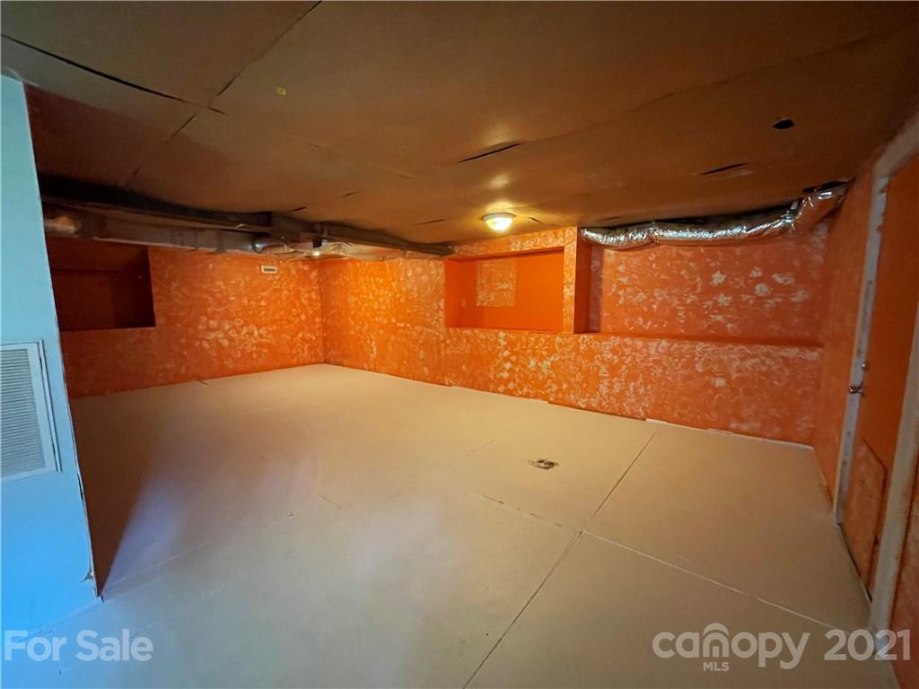 Photo 16 of 260 31st Street SW