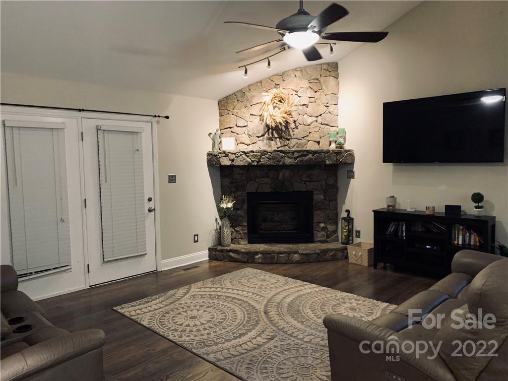Photo 5 of 1534 Brookstone Drive