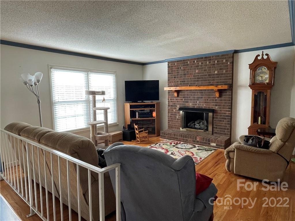 Photo 10 of 5037 Wallace Circle